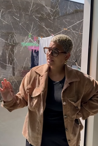 D0400001 Duas jovens não pagaram o que fizeram no almoço, part2