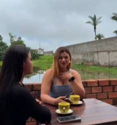 D2000019 Eles estavam comemorando seu aniversário, mas ela não esperava que seu marido guardasse um seg part2