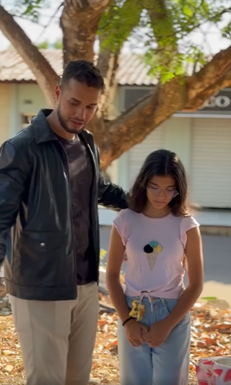 Mãe e sua filha colocam tinta nas melancias dessa menina inocente sem imaginar i que ela faria por elas part2