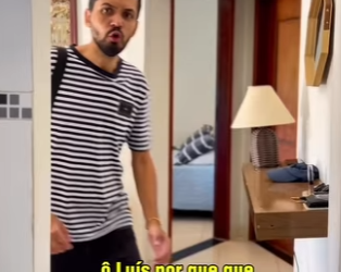 D1300011 Tim chega e Adriana conta para ele que o Luís quebrou todo o bolo part2