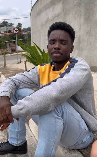 D0400009 Nega comida à essa criança sem imaginar que ele a procurava por este motivo part2