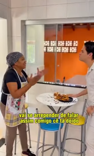 D1300010 Quebrou o bolo de aniversário só porque não gostou do jeito que a funcionária falou com ele part2