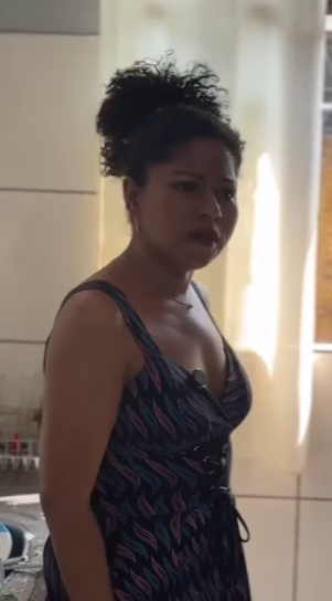 D1000008 Ela achou que ganharia presente, mais olha a surpresa que ela teve ! part2