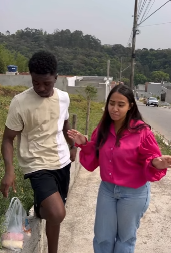 D0400010 Vendia Gelinhos, mas tinha tudo caro relógio caro celular caro e corrente cara part2