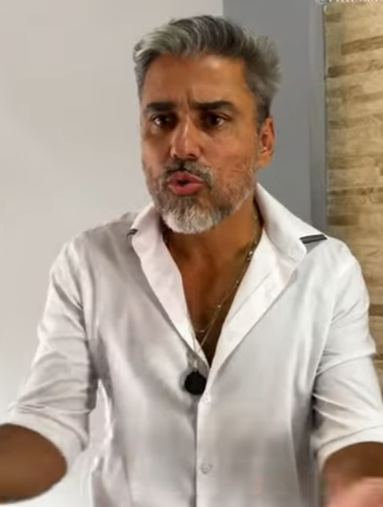 D1800006 marido dela que veio dos EUA quando chegou encontrou es… (1) part2