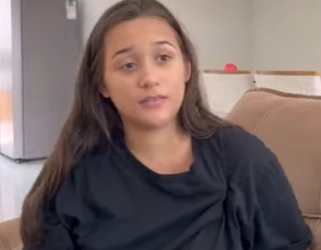 D0400010 A irmã dela mandou uma caixa de roupas para uma amiga mas ela vende e isso aconteceu part2