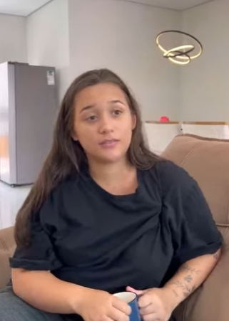 D0400010 A irmã dela mandou uma caixa de roupas para uma amiga mas ela vende e isso aconteceu part2