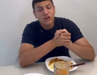 D0400008 Ele ainda come macarrão e dá pão e água ao filho da esposa part2