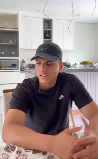 D0400015 Minha irmã não me deixa usar o banheiro porque eu não lavo part2