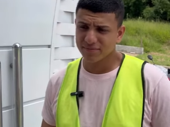 D0400001 Este homem ia até a vizinha para lhe guardar o almoço,e ela ajudava porque achava que ele não tinha nada até que… part2