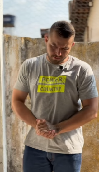 D1000007 Patrão descobre a verdadeira situação da funcionária e olha oque ele fez part2