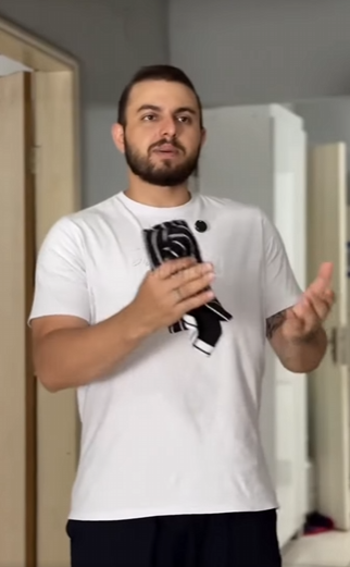 D1000011 Olha que gesto bonito part2