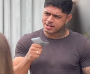 D1500006 Vizinha não aceita ver dono passando para trás seu propio irmão part2