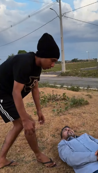 D2000009 Mulher usava seu carme para tirar vantagem daqueles que a ajudavam, mas o destino le pregou uma peça part2