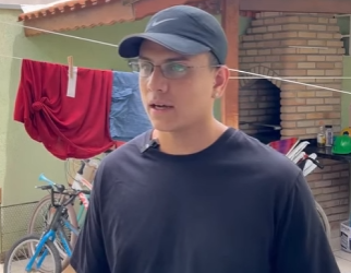 D0400009 Quem chega de surpresa pode sair com tristeza part2