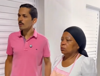 D1300006 Colocou fita na funcionária e pegou o salário dela part2