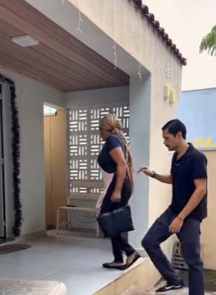 D1300005 Tim colocou sua esposa pra fora de casa depois de descobrir oque ela fez com a funcionária part2