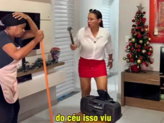 D1300001 Patroa quebra o som que sua funcionária estava ouvindo part2