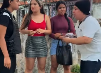 Jovens engenhosas usaram uma sacola rasgada para fazer justiça part2