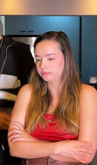 D0100005 Ela limpava TUDO enquanto sua EMPREGADA descansava! part2