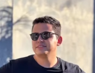 D1300006 Tim fez o Luís pegar todas as fraldas do chão que ele mesmo rasgou part2