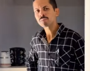 D1300015 Vendeu a funcionária na internet part2