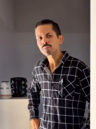 D1300015 Vendeu a funcionária na internet part2