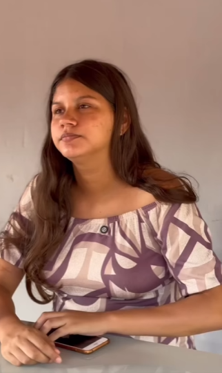 D1700015 Ela não queria a funcionária na mesa e a mãe tomou atitude part2