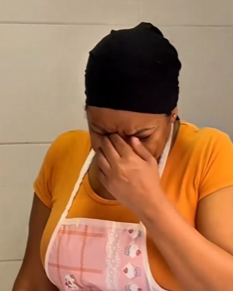 D1300003 Patroa colocou o prato de comida da funcionária no chão da casa part2