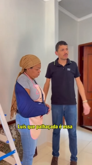 D1300015 Luís colocou Adriana para trocar a cortina com o braço quebrado part2