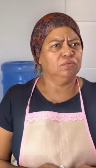 D1300010 Quebrou o presente só porque achou que era da sua funcionária part2