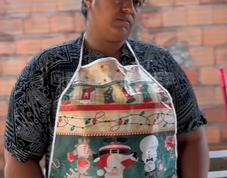 D1700005 Filho recebe lição da mãe part2