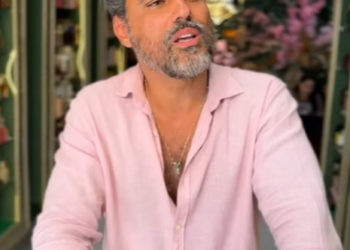 D1800016 Levou um golpe porque estava mexendo no celular, não presto… (1) part2