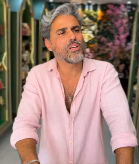 D1800016 Levou um golpe porque estava mexendo no celular, não presto… (1) part2