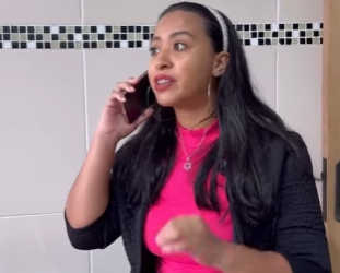 D0400007 Mulher chegou de Nova York com um iPhone 15 para suas três irmãs part2