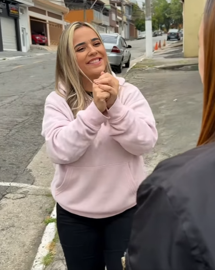 D1800007 Parte Ela aproveitou que amiga pediu as sobras para fazer isso… part2