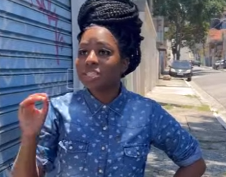 D0400008 Aquele que oferece muito algo espera em troca, nada é grátis part2