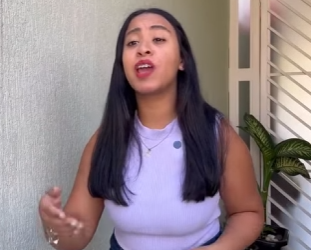 D0400002 Ela foi visitar a amiga sem saber quanto cobraria pela comida part2