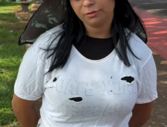 D2000010 Empresária bem sucedida se veste de mendiga para testar o caráter de uma mulher de rua part2