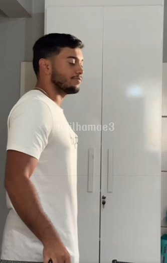 D1000013 Funcionária ganha presente dos patrões part2