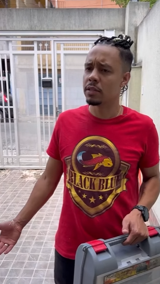 D0400012 Uma pessoa que diz tudo ao longo do tempo, ninguém diz nada para ela… part2