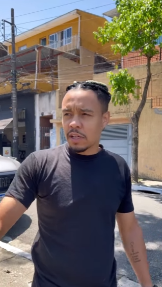 D0400006 Ela tinha vergonha da sua casa antiga,e contava mentira para seu namorado. part2