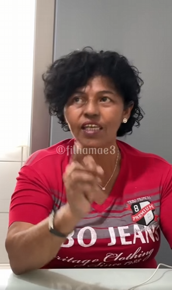 D1000010 Filha folgada recebe lição part2