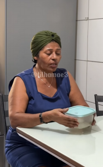 D1000008 Filha mimad4 recebe lição part2