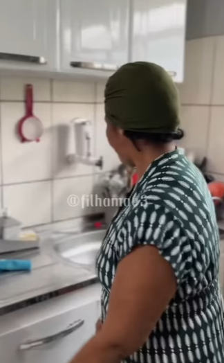 D1000013 Ele descobriu que a irmã gastou o dinheiro da compra , e deu uma lição na irmã part2