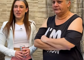 D1800003 Mãe aprende uma lição com os filhos part2