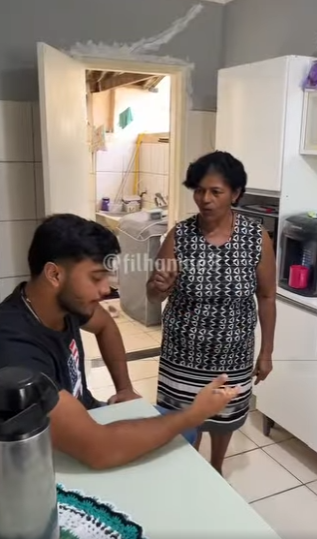 D1000010 Patroa defende funcionária part2