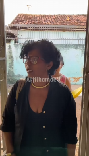 D1000011 Patrão pede pra funcionária ment1r que sua espos part2