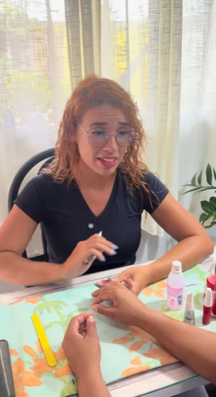 D2000008 Ela humilhava os clientes do Comércio por ser amiga da dona, uma grande lição!part2