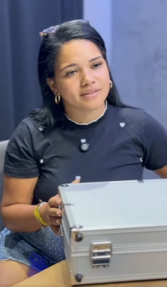 D1800002 Ela tinha mas part2